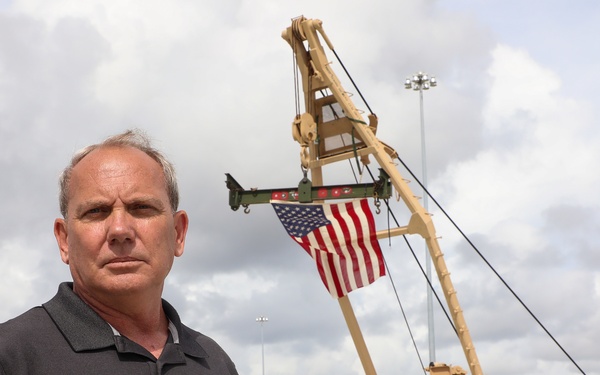 Headline: Retired U.S. Marine tank commander who toppled Saddam Hussein’s statue, reunited with M88A2 Hercules tank retriever - 18-years later