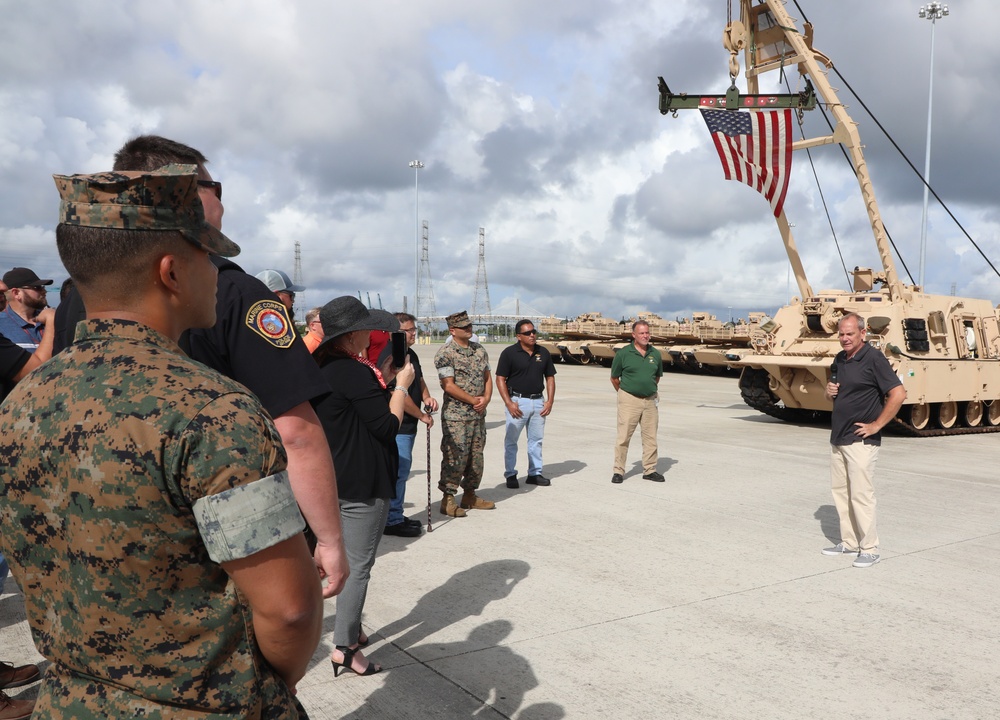 Retired U.S. Marine tank commander who toppled Saddam Hussein’s statue, reunited with M88A2 Hercules tank retriever - 18-years later