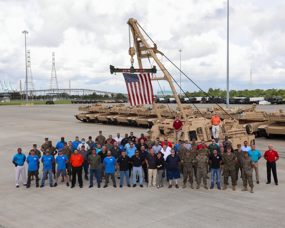 Retired U.S. Marine tank commander who toppled Saddam Hussein’s statue, reunited with M88A2 Hercules tank retriever - 18-years later