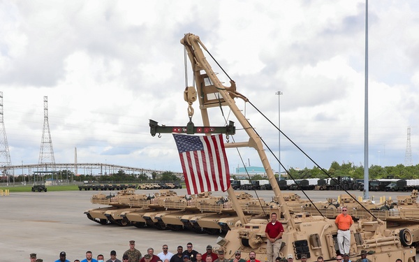 Retired U.S. Marine tank commander who toppled Saddam Hussein’s statue, reunited with M88A2 Hercules tank retriever - 18-years later