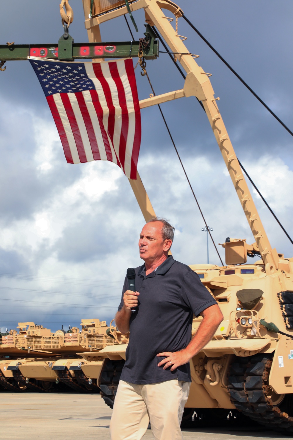 Retired U.S. Marine tank commander who toppled Saddam Hussein’s statue, reunited with M88A2 Hercules tank retriever - 18-years later