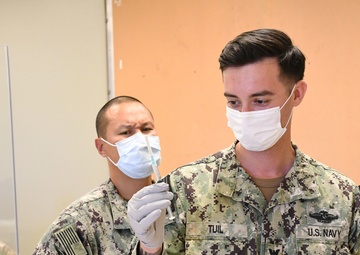 Hospital Corpsman prepares COVID-19 Vaccine at Joint-Service Event
