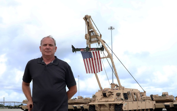 Headline: Retired U.S. Marine tank commander who toppled Saddam Hussein’s statue, reunited with M88A2 Hercules tank retriever - 18-years later