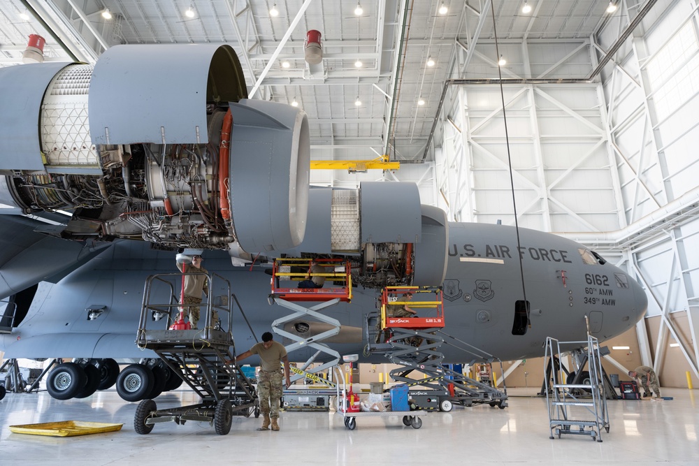 C-5M Super Galaxy and C-17 Globemaster III routine maintenance