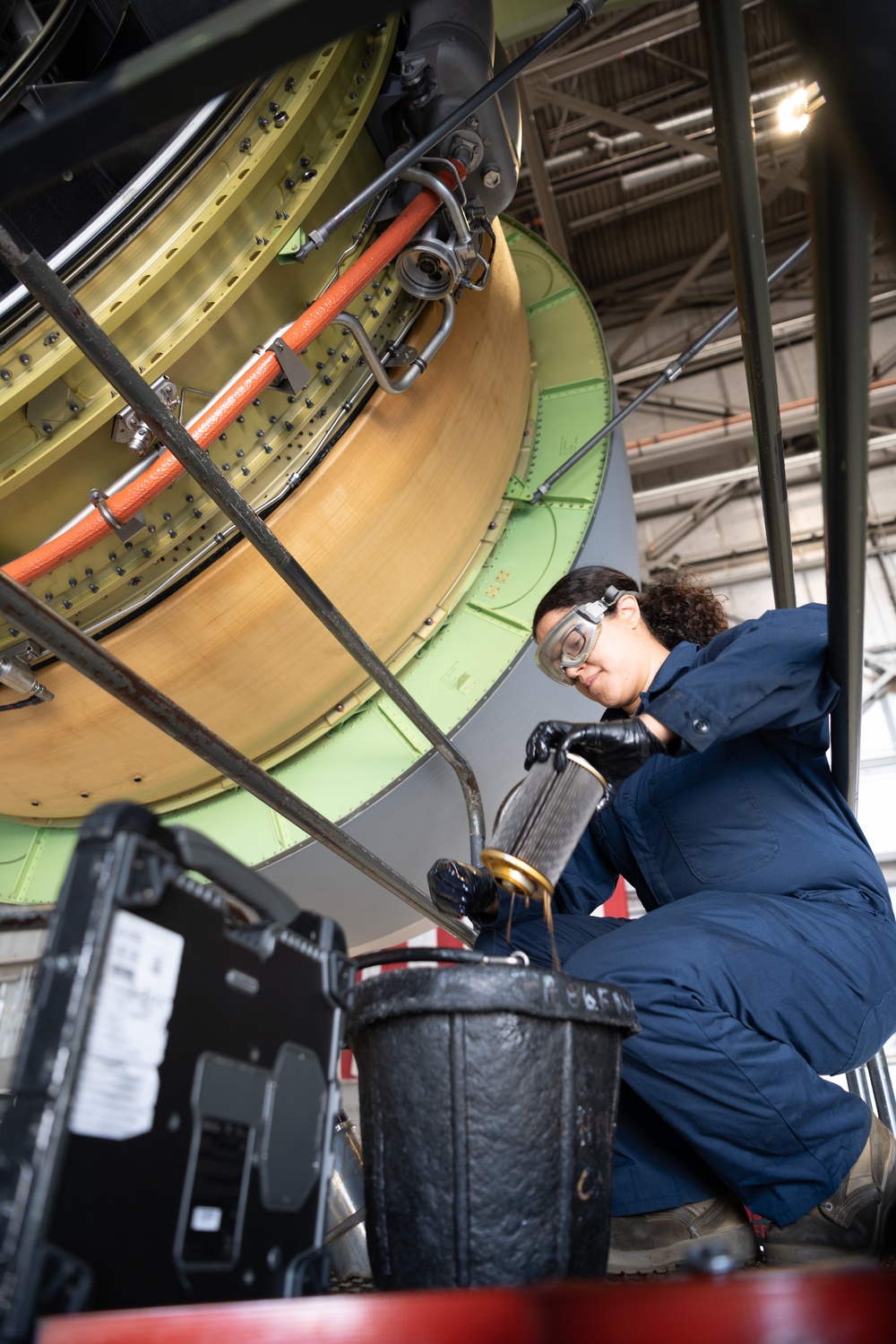 C-5M Super Galaxy and C-17 Globemaster III routine maintenance