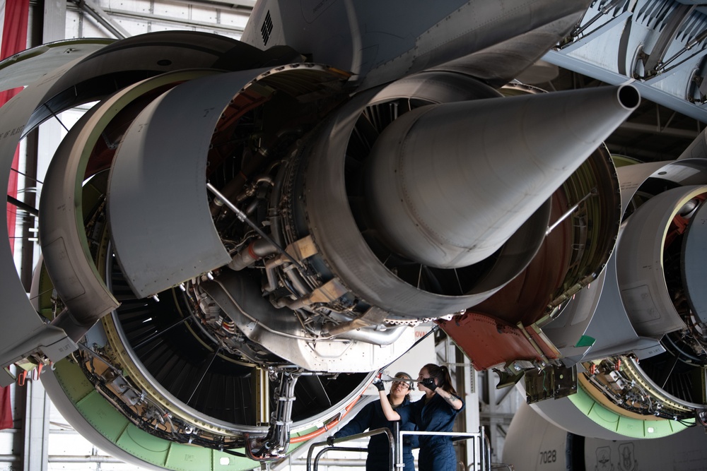 C-5M Super Galaxy and C-17 Globemaster III routine maintenance