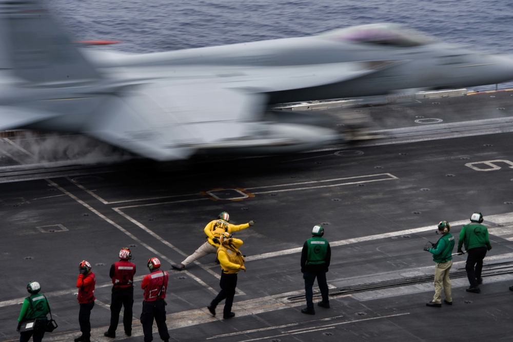 USS Carl Vinson (CVN 70) Conducts Flight Operations