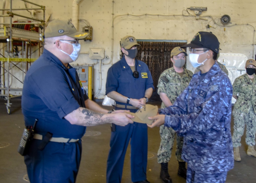 Japan National Defense Academy Midshipman visits USS Green Bay