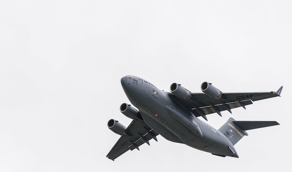 Hawaii C-17 Globemaster III delivers cargo to the Forward Edge