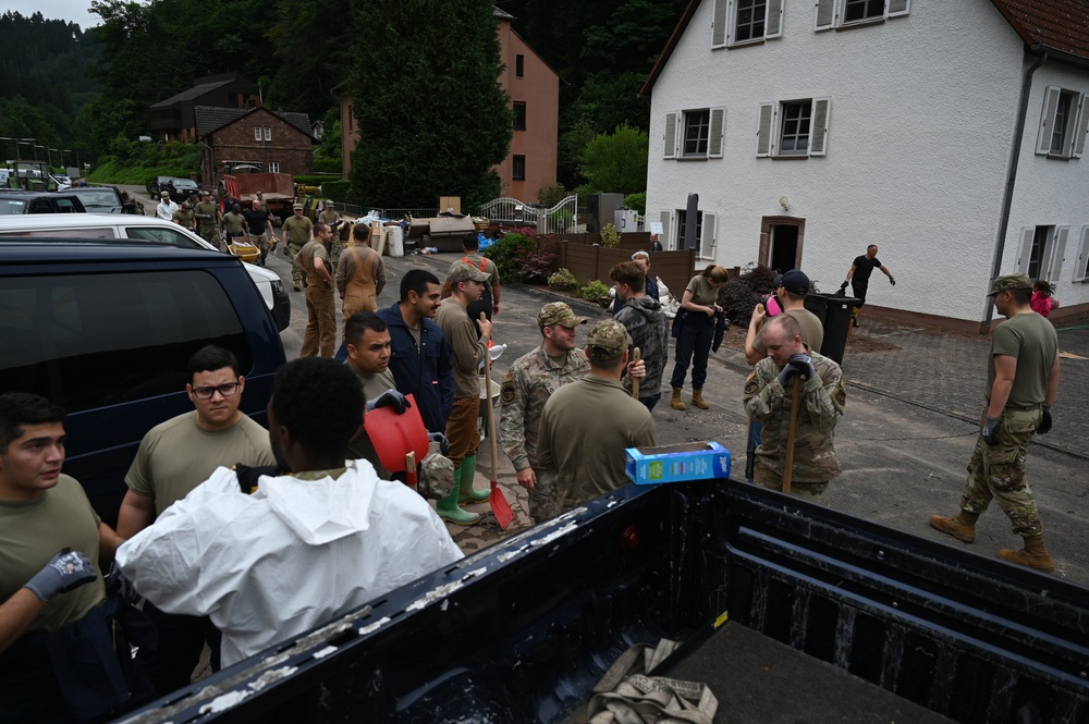 52nd CES volunteers aid flood recovery in Auw an der Kyll