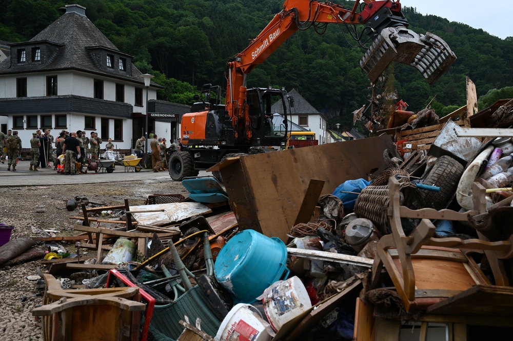 52nd CES volunteers aid flood recovery in Auw an der Kyll