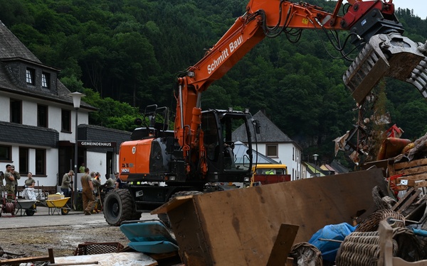 52nd CES volunteers aid flood recovery in Auw an der Kyll