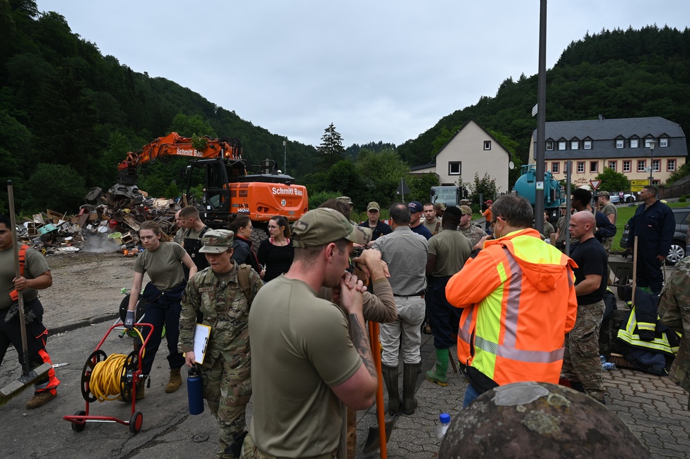52nd CES volunteers aid flood recovery in Auw an der Kyll
