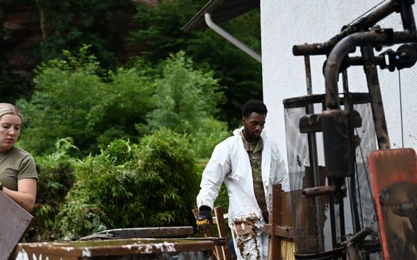 52nd CES volunteers aid flood recovery in Auw an der Kyll