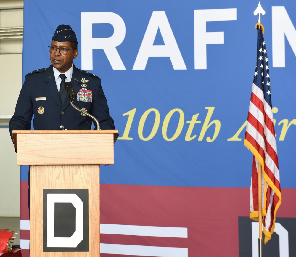 100th Air Refueling Wing changes command