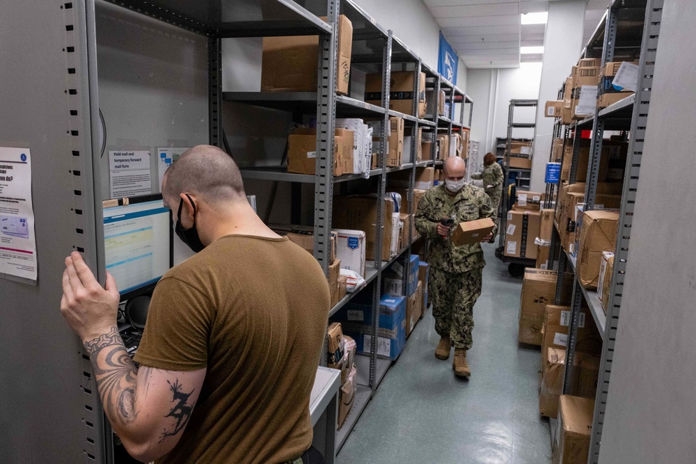 CO Does a Day in the Life at the Fleet Post Office