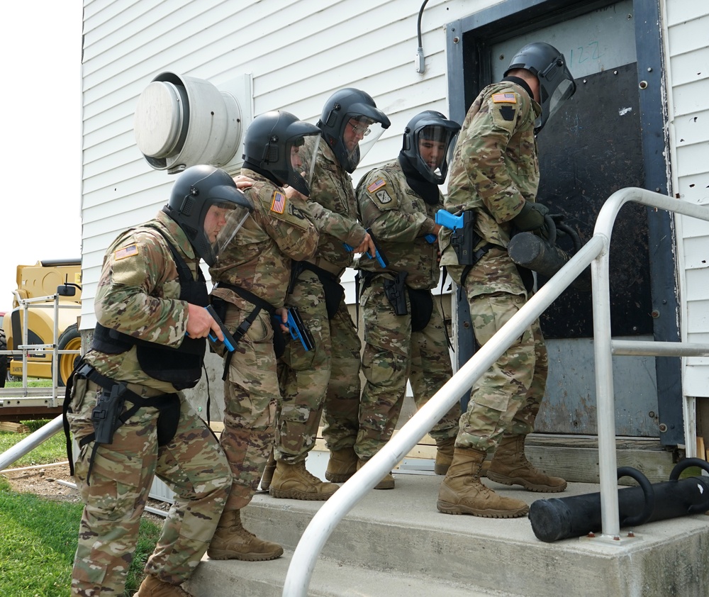 DVIDS - Images - 28th MP Co. conducts training at High Risk Entry