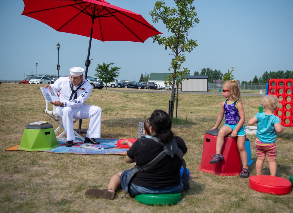 Sailors Read to Children during Fargo Navy Week