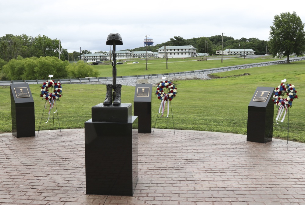 Memorial to fallen Guardsmen dedicated at Fort Indiantown Gap