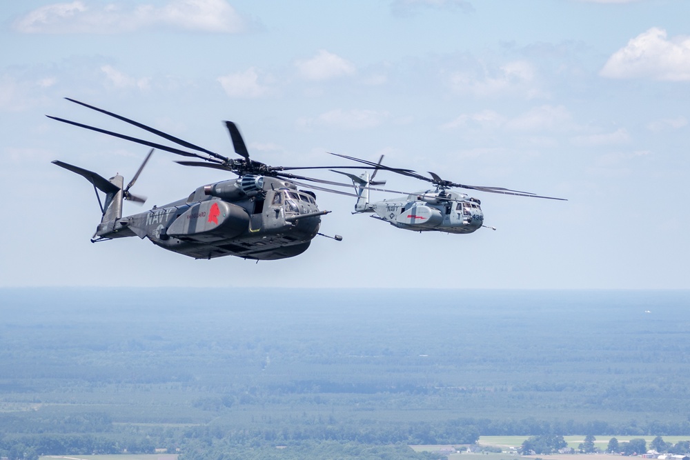 HM-12 Conducts Formation Flight