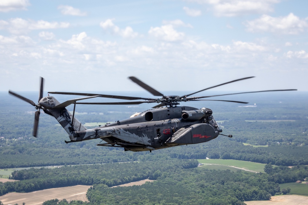 HM-12 Conducts Formation Flight