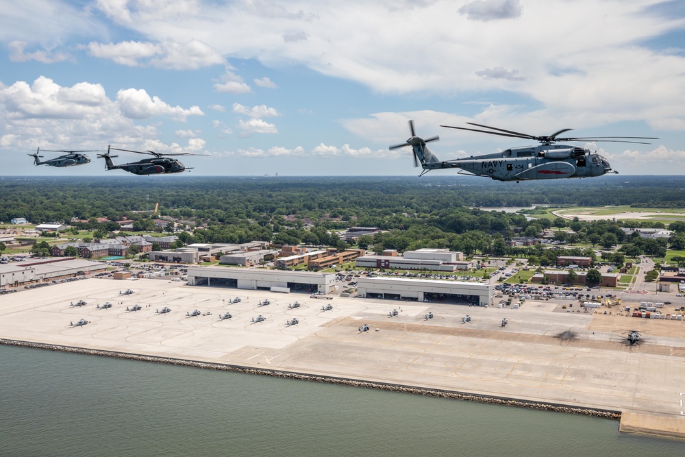 HM-12 Conducts Formation Flight