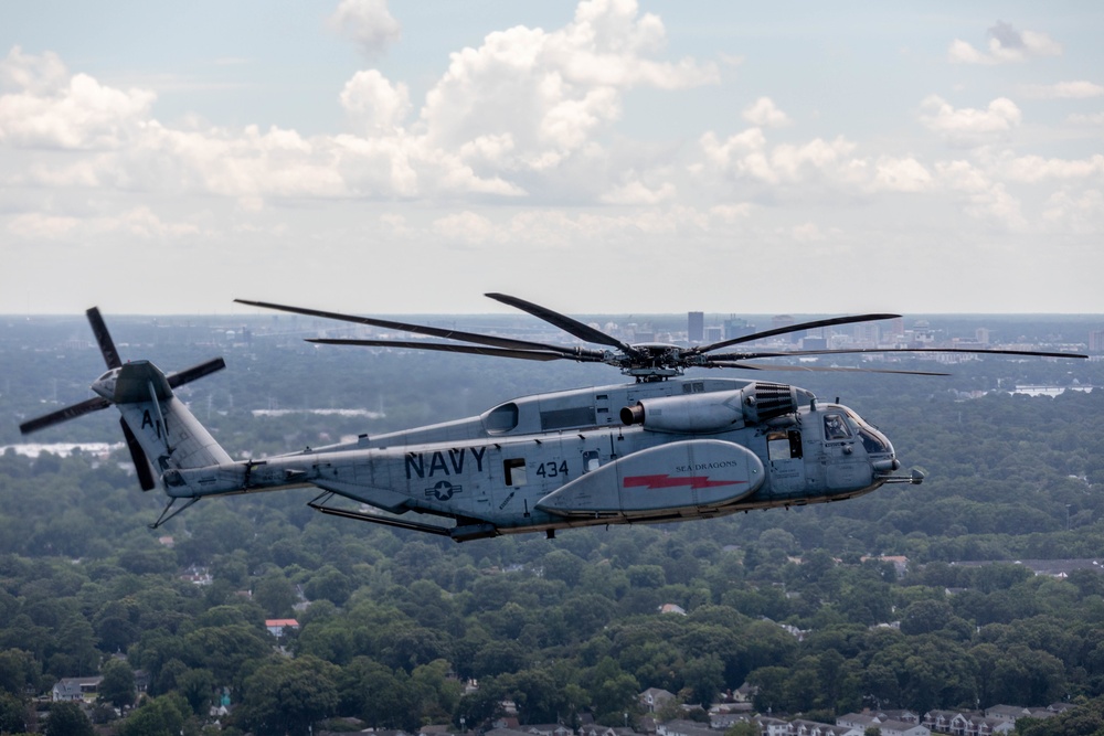 HM-12 Conducts Formation Flight