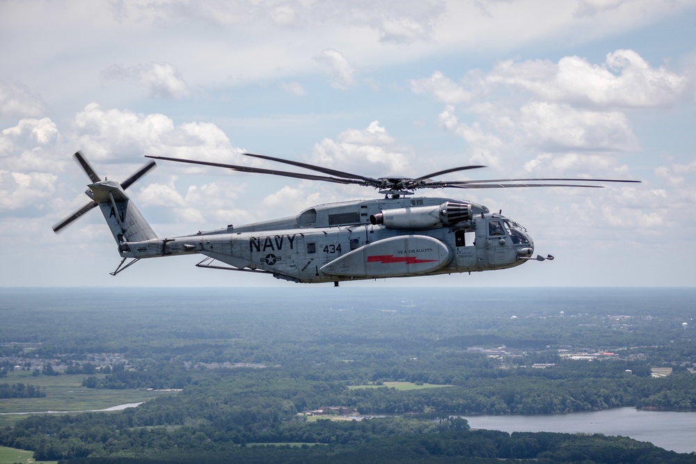 HM-12 Conducts Formation Flight