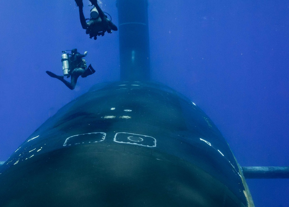 Naval Special Warfare Command Conducts Dive Operations with USS North Carolina