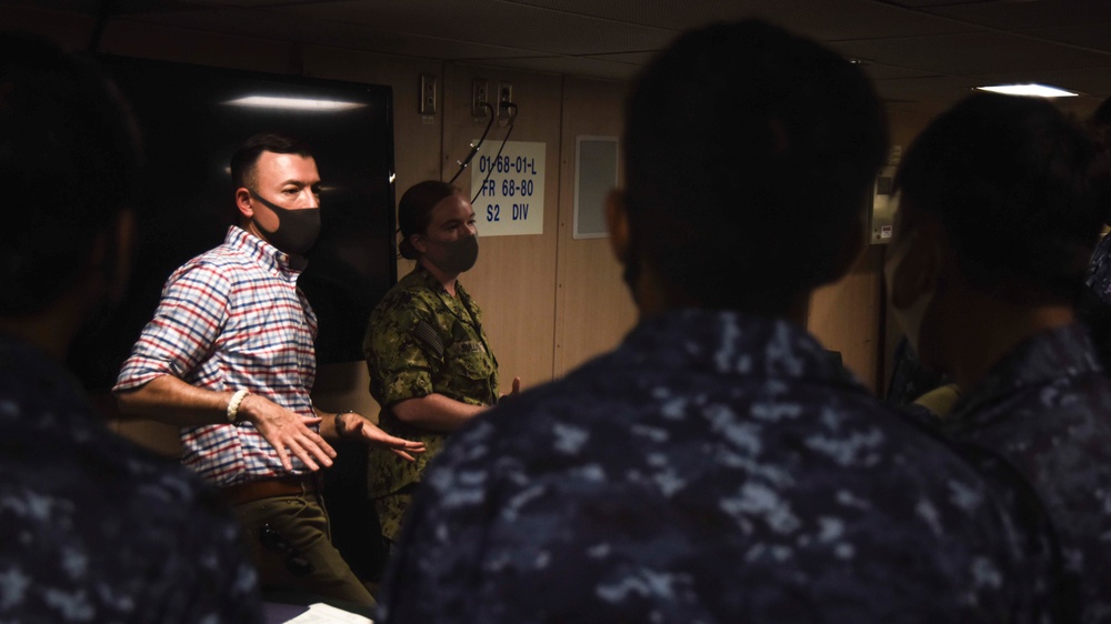 Japan National Defense Academy Midshipman visits USS Green Bay