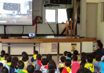 All for children: local children enjoy Marines' new style storytelling in pandemic / 全ては子供達のために - 地元園児、海兵隊試行錯誤の読み聞かせ楽しむ