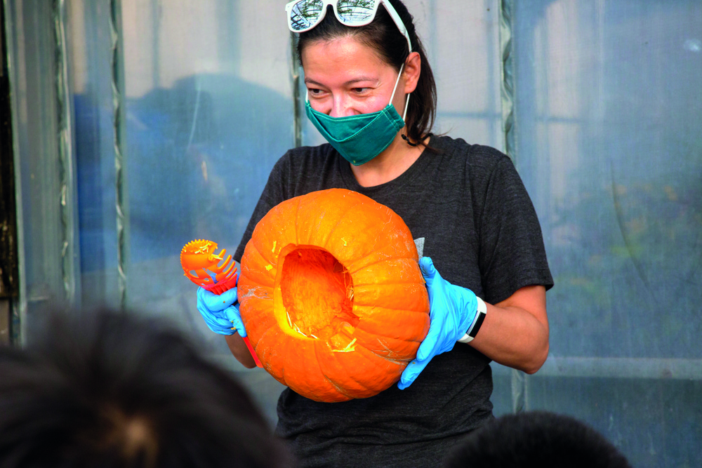 Bechtel ES parents share Halloween culture with local daycare, carve jack-o'-lantern