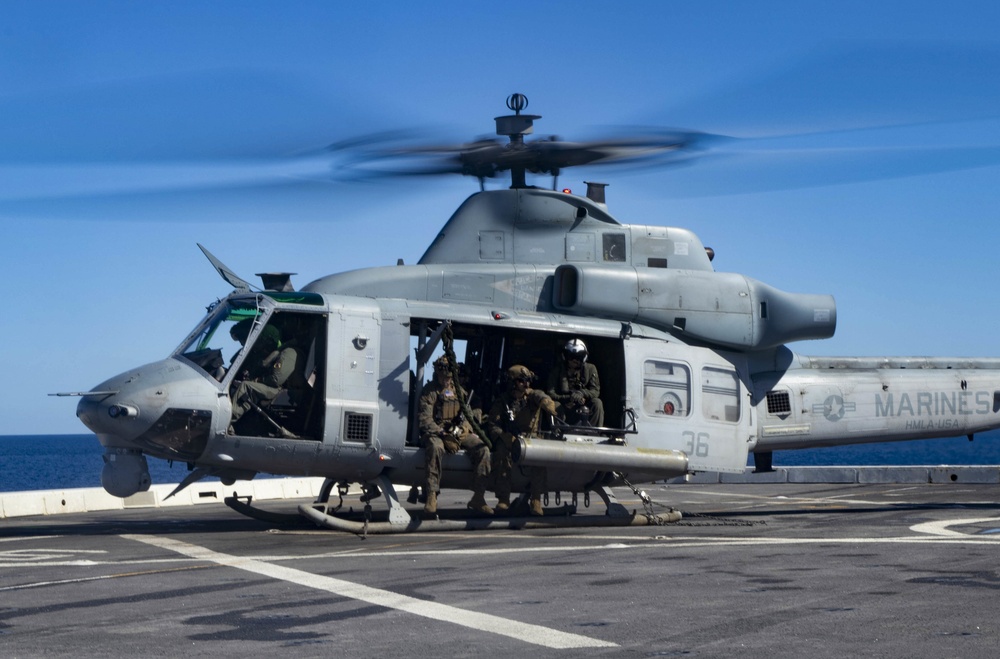 Force Reconnaissance Platoon Executes Fast Rope Drills