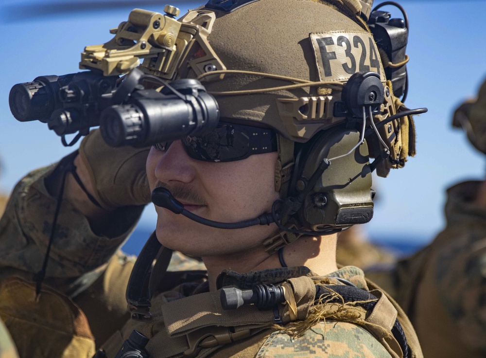 Force Reconnaissance Platoon Executes Fast Rope Drills