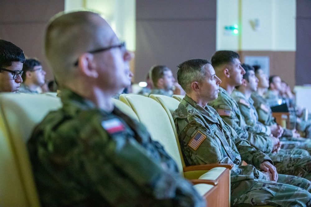 American Soldiers learn about Polish Military History