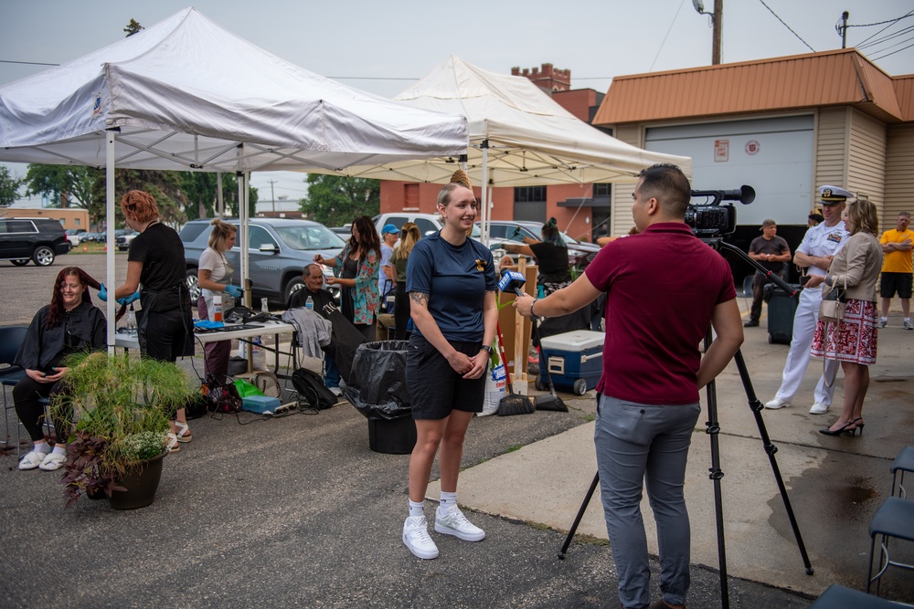 Nimitz  Sailors Volunteer at Salvation Army during Fargo Navy Week