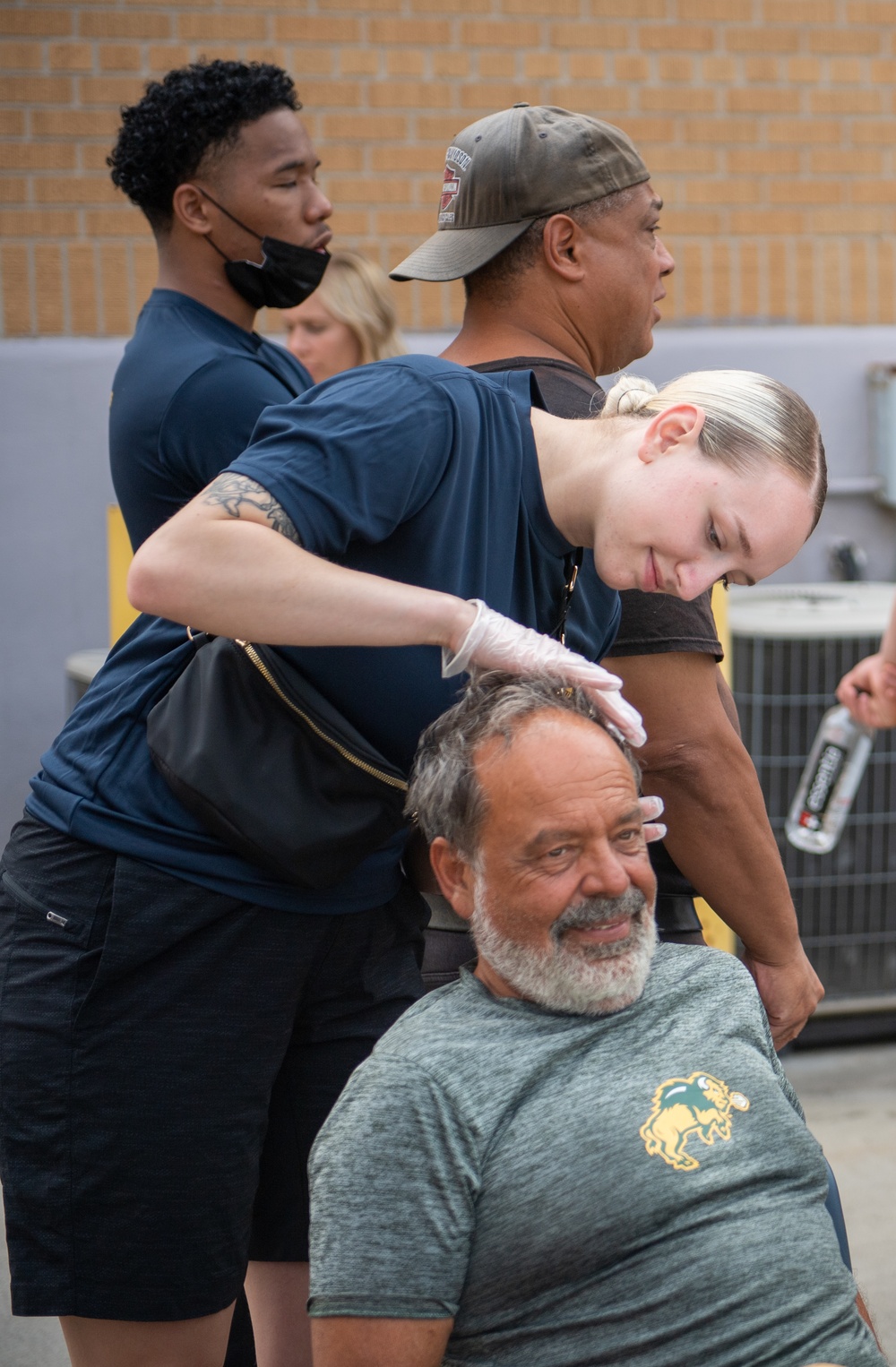 Nimitz  Sailors Volunteer at Salvation Army during Fargo Navy Week