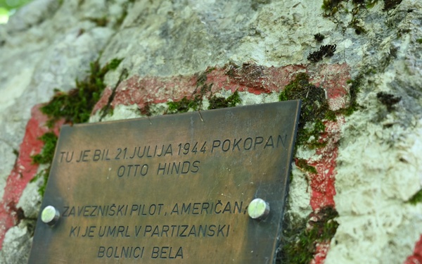 Memorial plaque dedicated to Ott Hinds