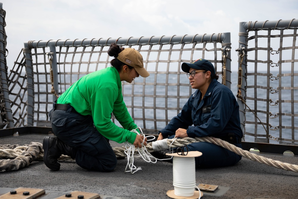 HSC 22 and USS Sioux City Sailors Repair Mooring Lines on the Flight Deck