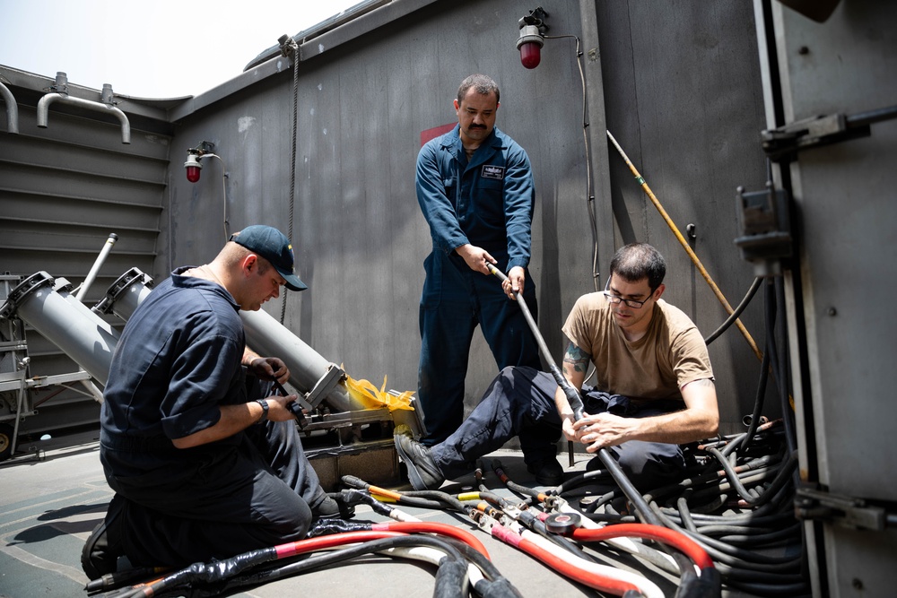 USS Sioux City Sailors Connect the Ship to Shore Power