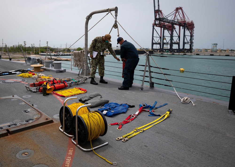 USS Sioux City Sailor Participates in Inspections