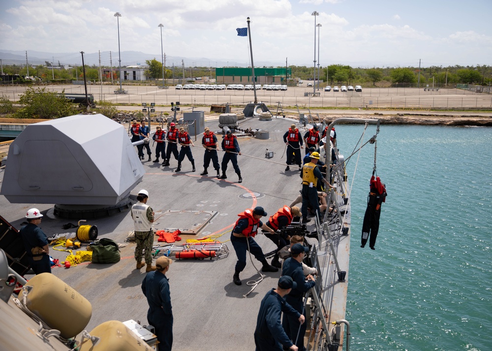 USS Sioux City Sailors Participates in Search and Rescue and Man Overboard Training