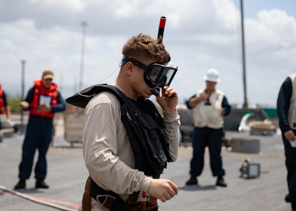 USS Sioux City Sailor Participates in Search and Rescue and Man Overboard Training