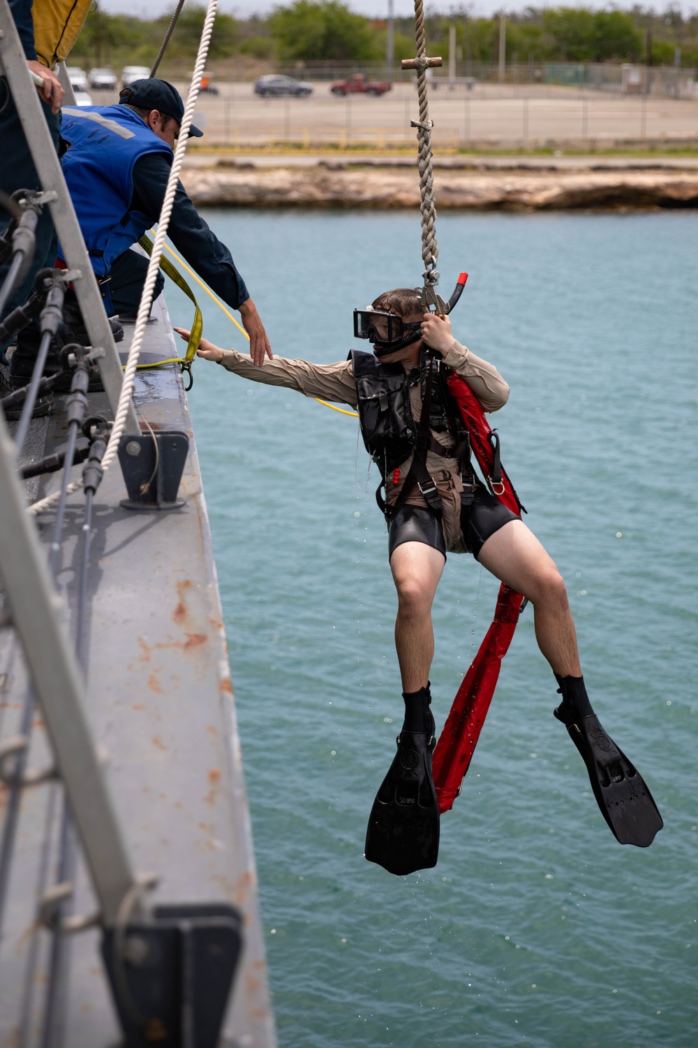 USS Sioux City Sailor Participates in Search and Rescue and Man Overboard Training