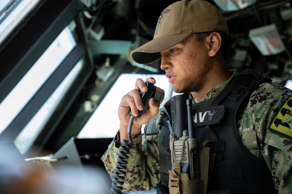 USS Sioux City Sailor on Watch Makes a 1MC Announcement