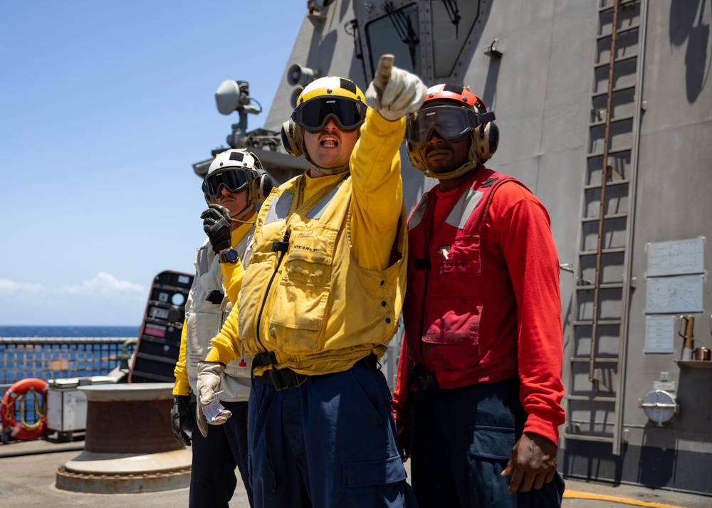 USS Sioux City Sailors Conduct Aviation Firefighting Drills