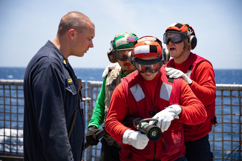 USS Sioux City Sailors Conduct Aviation Firefighting Drills