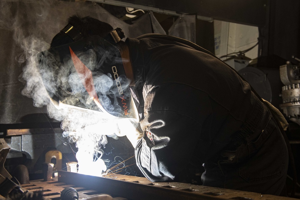 USS America (LHA 6) Conducts Maintenance During Exercise Talisman Sabre 21.