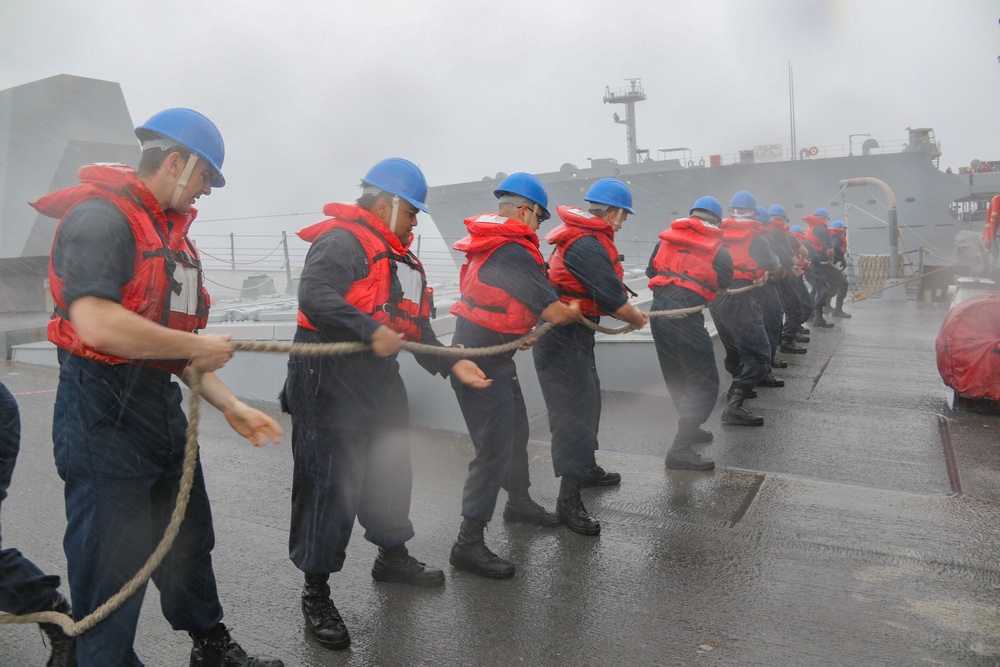 USS Pinckney (DDG 91) is underway in the Pacific Ocean