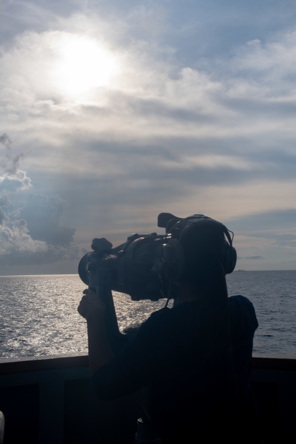 USS Pinckney (DDG 91) is underway in the Pacific Ocean